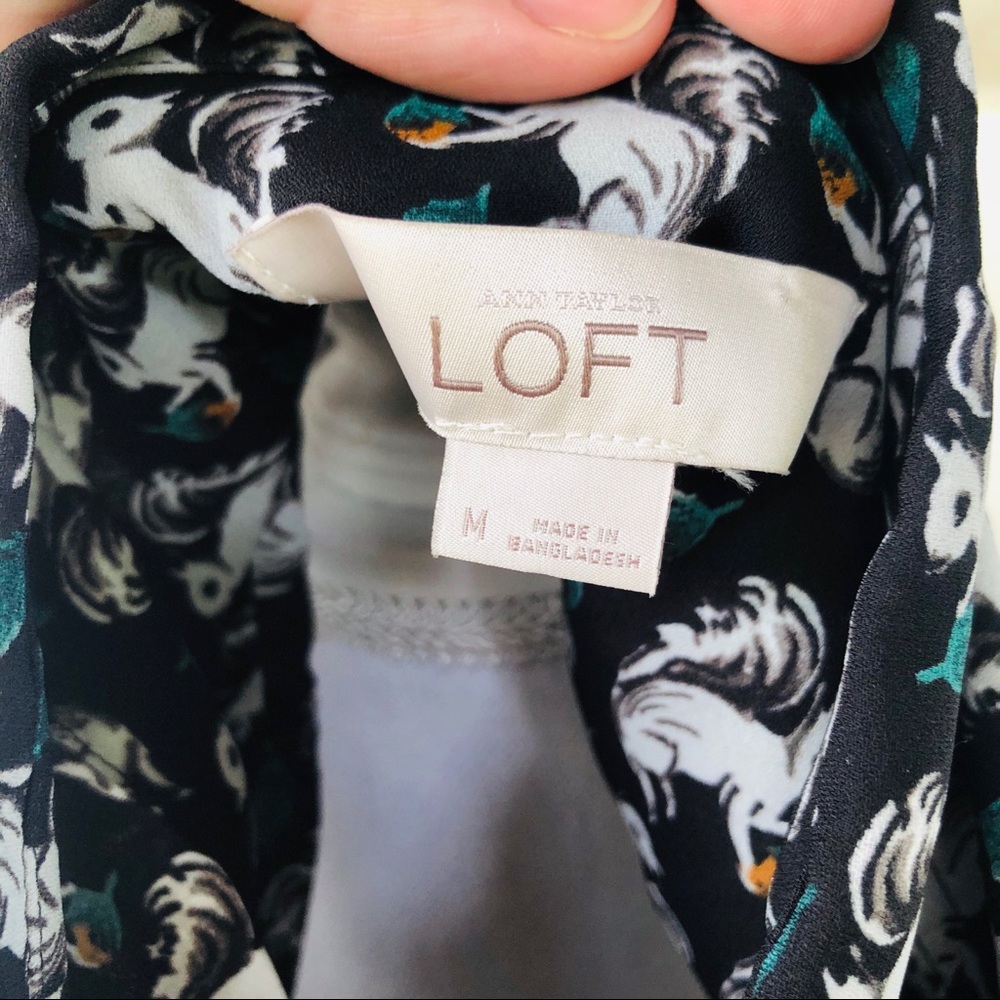 🚫SOLD🚫 Squirrel print Ann Taylor loft blouse - Picture 5 of 8